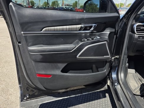 Used 2024 Kia Telluride EX w/ EX Captain's Chair Package image 11