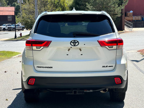 Used 2019 Toyota Highlander XLE image 5