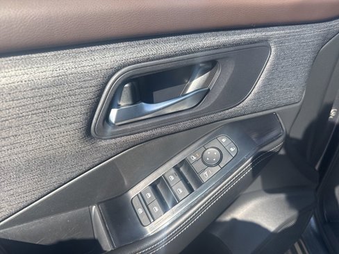 Used 2023 Nissan Rogue SV image 23