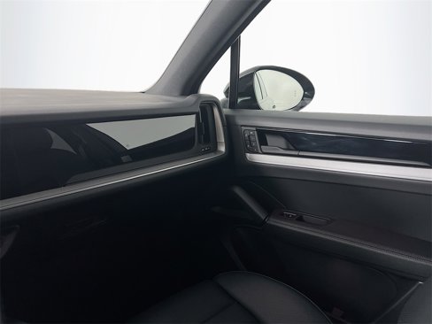 Used 2025 Porsche Cayenne image 26