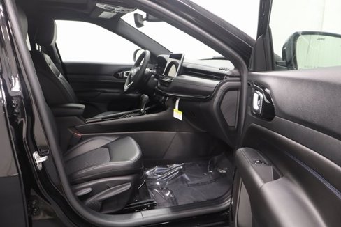 New 2025 Jeep Compass Latitude image 14