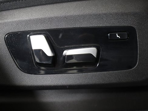 Used 2022 BMW X7 M50i image 45