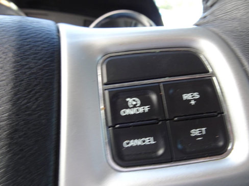 Used 2016 Chrysler Town & Country Touring image 23