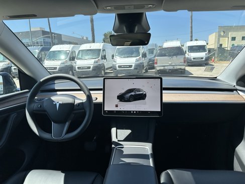 Used 2024 Tesla Model Y Long Range image 18