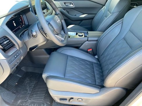New 2026 Nissan Rogue Platinum image 10