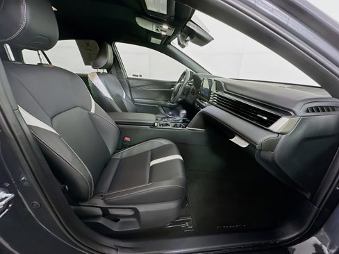 Used 2025 Toyota Camry SE image 30