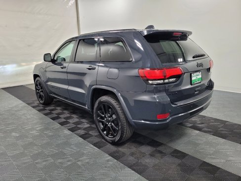 Used 2018 Jeep Grand Cherokee Altitude image 3