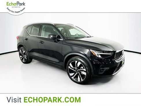Used 2025 Volvo XC40 B5 Plus image 1