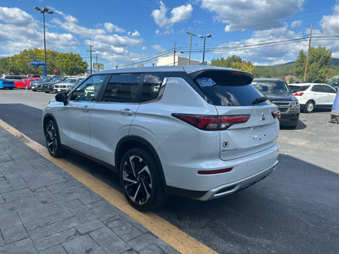 Used 2024 Mitsubishi Outlander SE Black Edition image 5