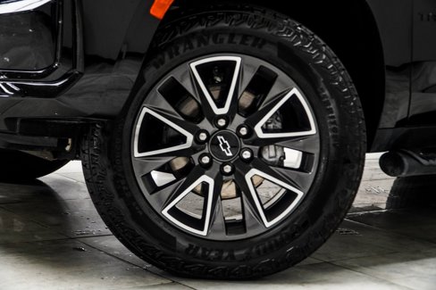 Used 2024 Chevrolet Tahoe Z71 w/ Luxury Package image 3