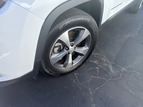 Certified 2022 Jeep Cherokee Limited image 9