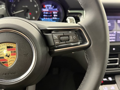 Certified 2025 Porsche Macan image 24