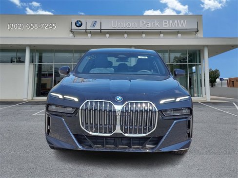 New 2026 BMW 750e xDrive w/ Premium Package image 2