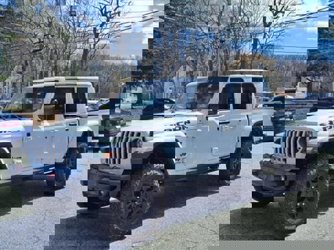Used 2020 Jeep Gladiator Rubicon image 3