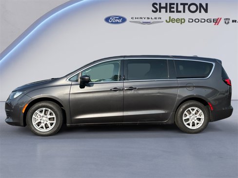 Used 2019 Chrysler Pacifica Touring image 2