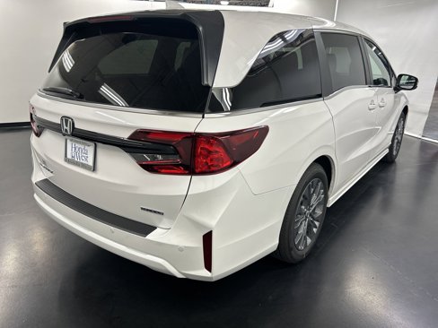 New 2026 Honda Odyssey Touring image 9