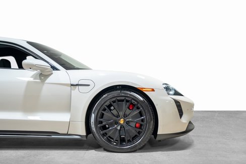 Used 2023 Porsche Taycan GTS image 18