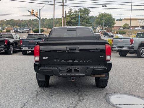 Used 2017 Toyota Tacoma TRD Sport image 5