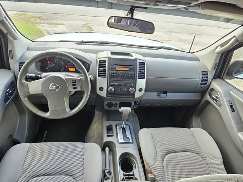 Used 2012 Nissan Frontier SV image 18