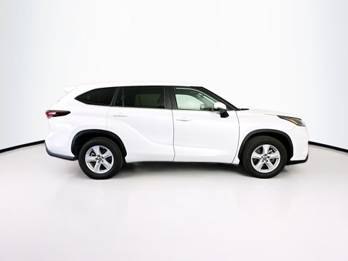Used 2024 Toyota Highlander LE image 10