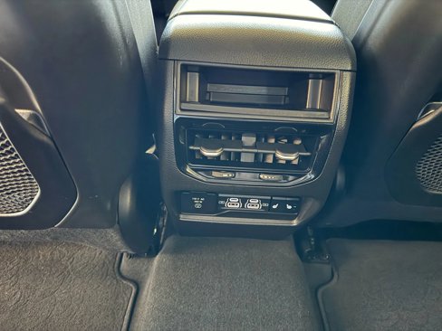 Used 2022 Jeep Grand Cherokee Limited image 21
