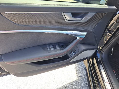 Used 2025 Audi RS 6 performance image 12