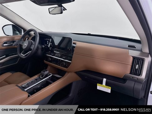 New 2025 Nissan Pathfinder Platinum image 32
