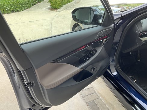New 2026 BMW 550e xDrive image 8