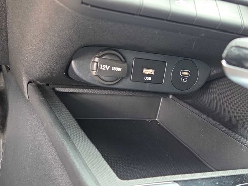 Certified 2025 Hyundai Elantra SE image 30