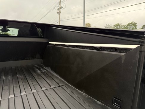 Used 2024 Tesla Cybertruck AWD Crew Cab image 16