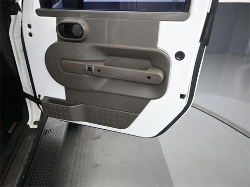 Used 2015 Jeep Wrangler Unlimited Rubicon image 21