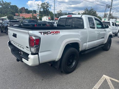 Used 2022 Toyota Tacoma TRD Sport w/ TRD Premium Sport Package image 4