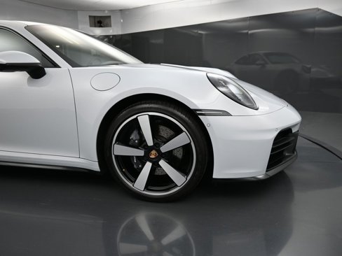 Certified 2025 Porsche 911 Carrera image 18