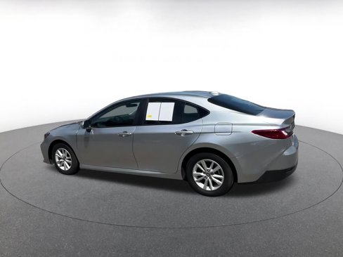 Used 2025 Toyota Camry LE image 10
