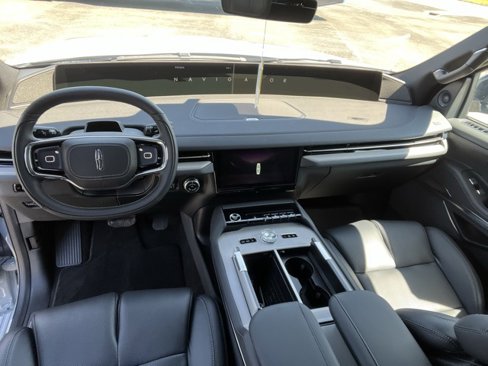 New 2025 Lincoln Navigator Reserve w/ Jet Appearance Package image 7