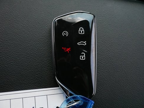 Used 2025 Volkswagen Atlas Peak Edition SE image 32