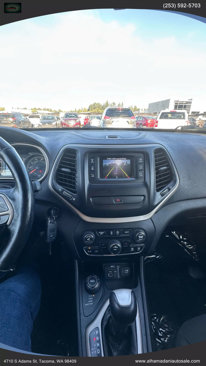 Used 2016 Jeep Cherokee Latitude w/ Cold Weather Group image 11