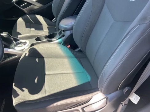 Used 2017 Hyundai Veloster Value Edition image 38