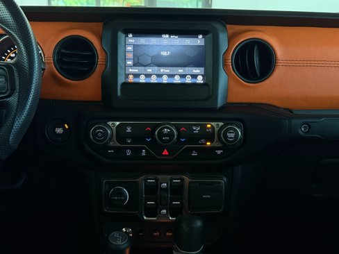 Used 2022 Jeep Gladiator Sport image 39