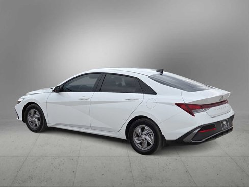 Certified 2025 Hyundai Elantra SE image 6