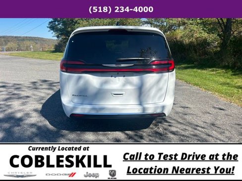 New 2026 Chrysler Pacifica Select image 5
