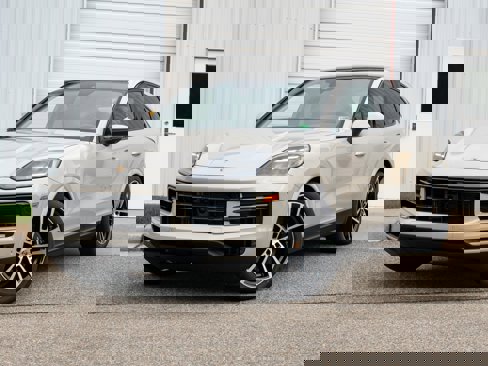 New 2025 Porsche Cayenne Coupe image 1