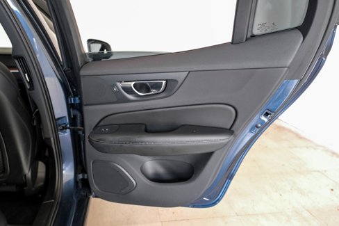 Used 2021 Volvo S60 T5 Momentum image 38
