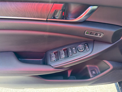 Used 2022 Honda Accord Touring image 9