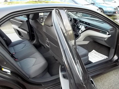 Used 2018 Toyota Camry LE image 10