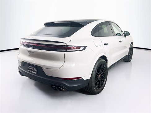 Used 2025 Porsche Cayenne Coupe image 9
