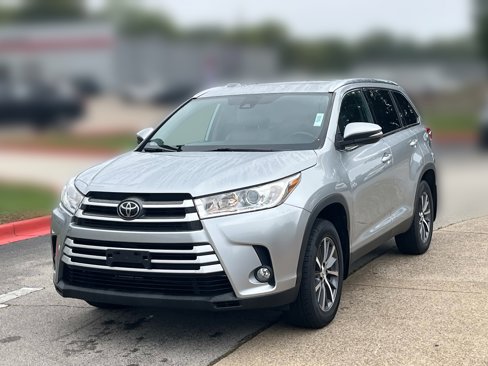Used 2019 Toyota Highlander XLE image 3