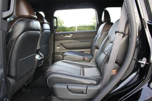 New 2026 Nissan Armada SL w/ Captain's Chari Seat Package image 17