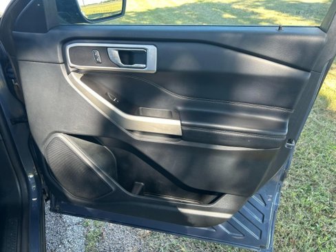 Used 2021 Ford Explorer XLT w/ Equipment Group 202A image 34