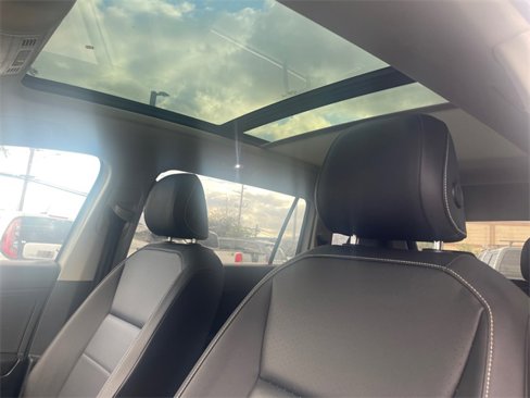 Used 2021 Volkswagen Tiguan SE w/ Panoramic Sunroof Package image 11